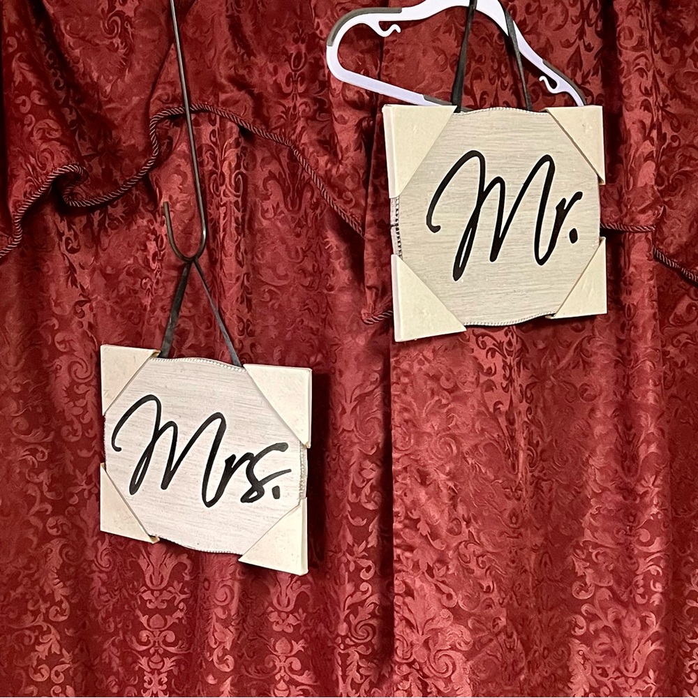 Mr.And Mrs.Wedding Signs